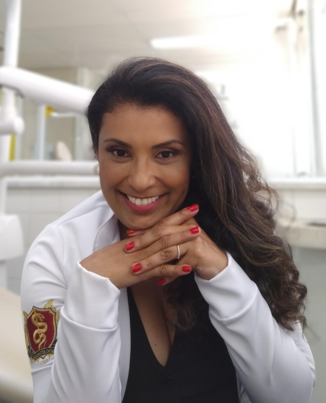 Dra. Fernanda Rodrigues de Morais — Dentista GioR Odontologia São Paulo, formada pela USP